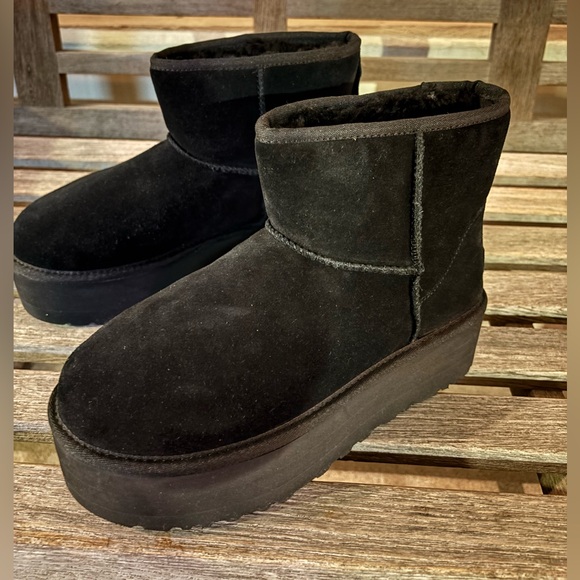 Authentic UGG Classic mini Platform Boots Black Size 9 New - Picture 2 of 9